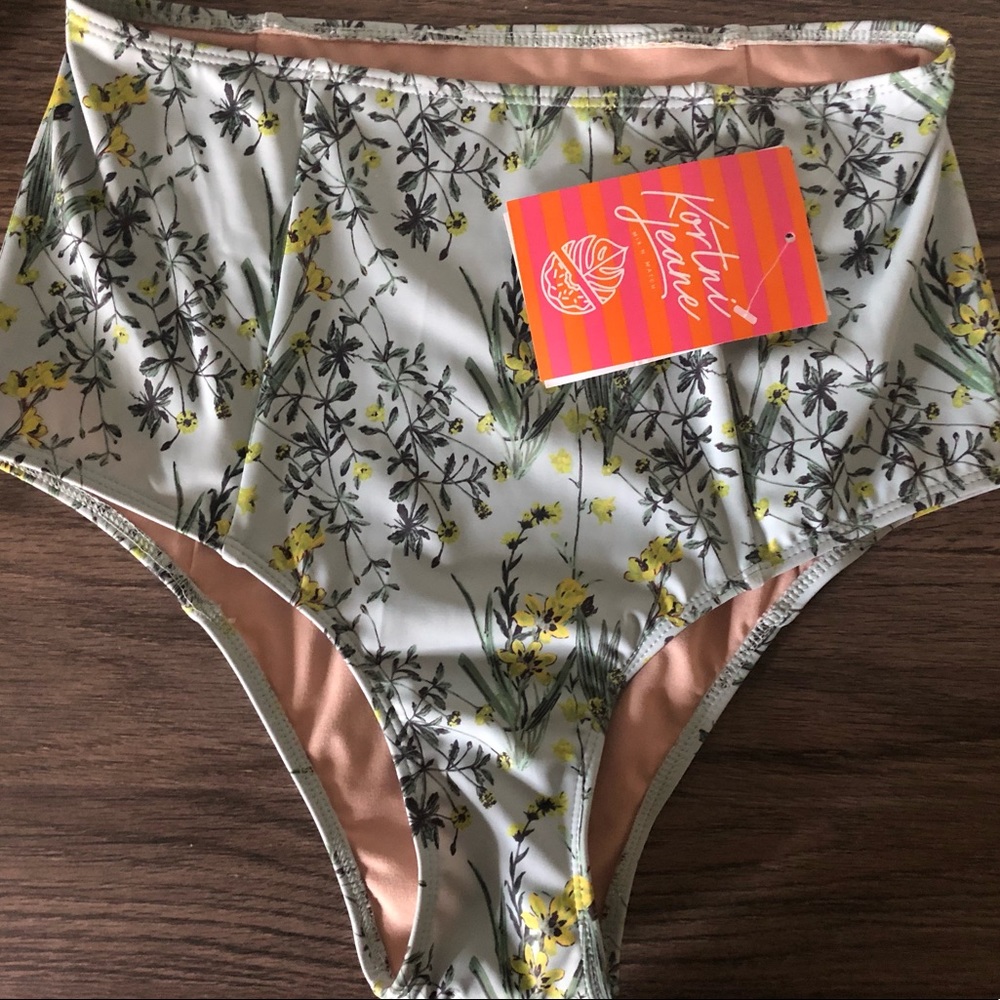 ❌🚫SOLD🚫❌ KJ • Wildflower Hi-Cut Bottoms. 🌾